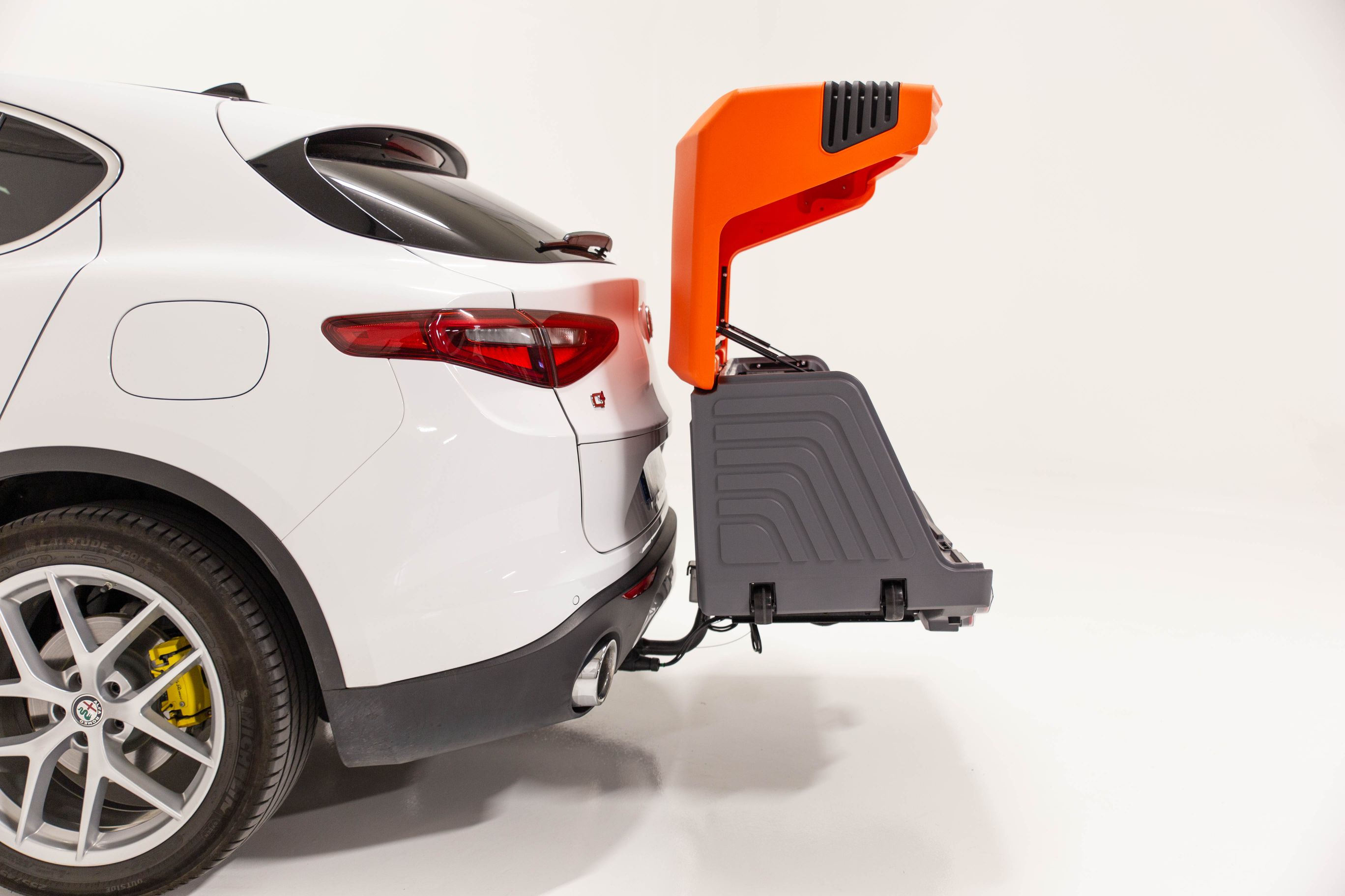 Towbox V3 Gepäckbox für Anhängerkupplung | Sport Orange | Transportbox | Gepäckträger